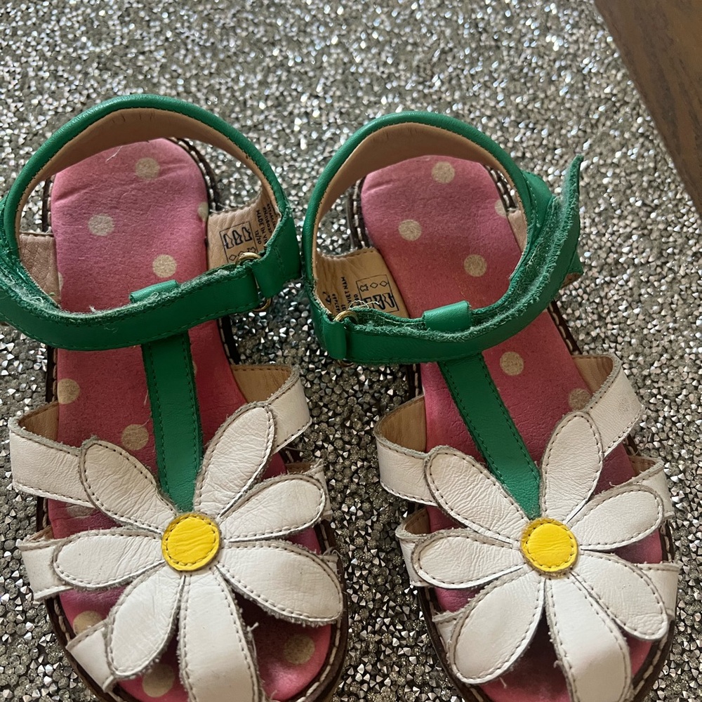 Girls sandals